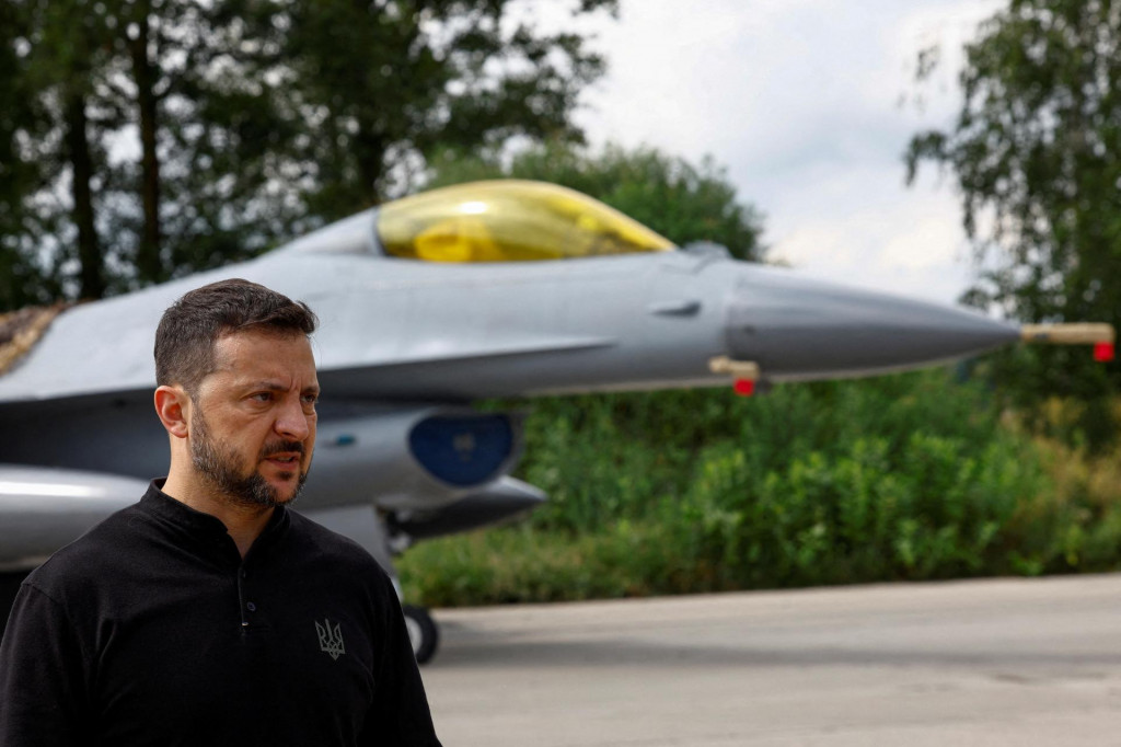 Dodávku nespresneného počtu stíhačiek F-16 potvrdil ukrajinský prezident Volodymyr Zelenskyj. FOTO: Reuters