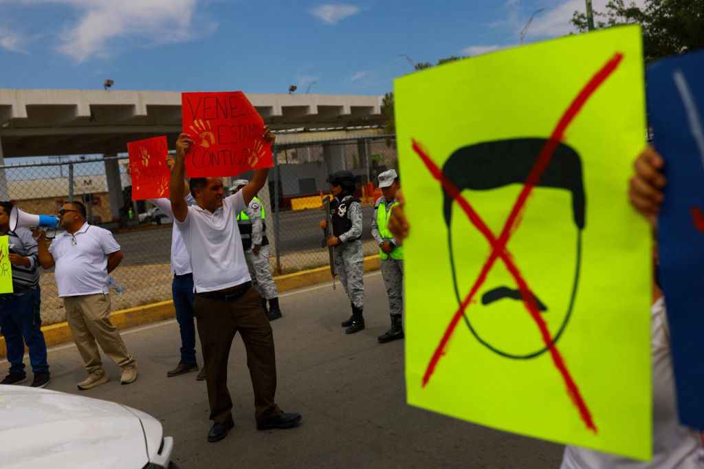 Protest proti výsledkom volieb, ktoré udelili venezuelskému prezidentovi Nicolásovi Madurov. FOTO: Reuters