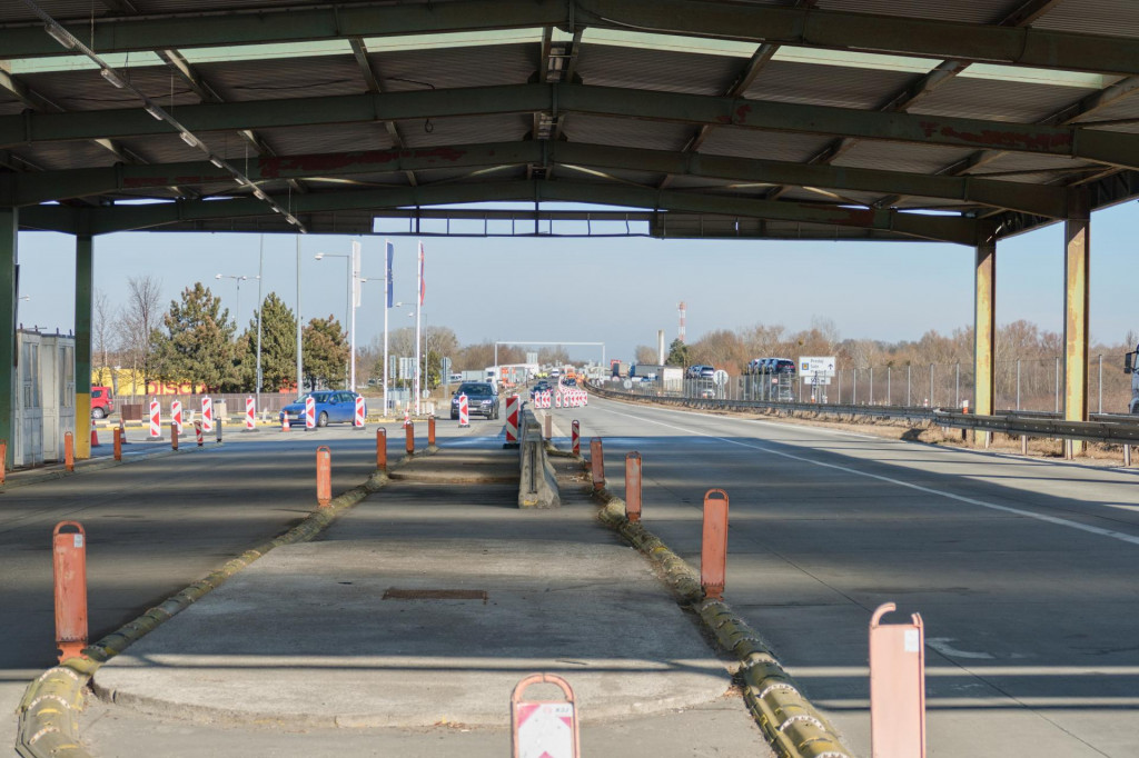 mena prinesie zjednotenie úpravy sadzby dane podľa veku vozidla rovnako pre všetky typy vozidiel do 3,5 tony aj nad túto hmotnosť. FOTO: TASR/Vladimír Miček