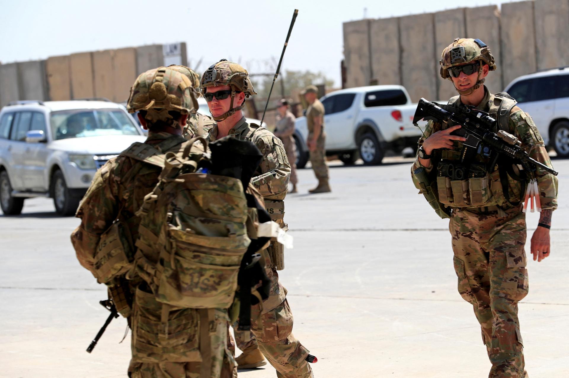 Amerických vojakov zranil útok na základňu v Iraku. Biden s Harrisovou chystajú odvetu