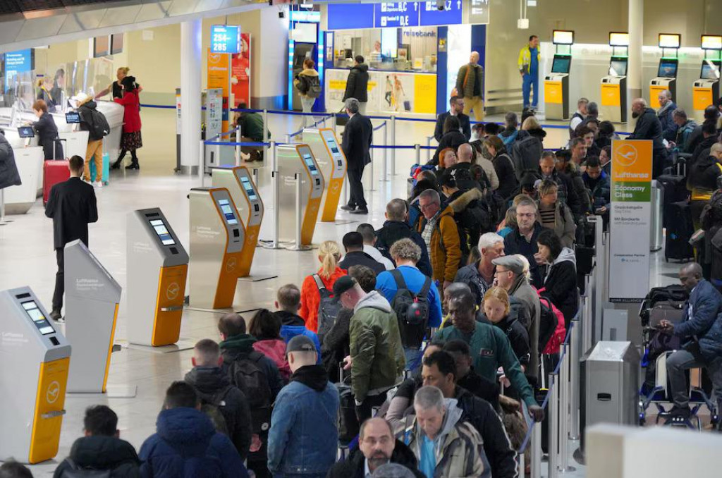 Skupina Fraport zaznamenala nárast počtu cestujúcich na letiskách, ktoré prevádzkuje. FOTO: Reuters