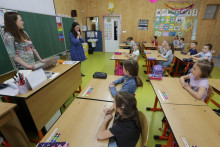 Prvákov pribúda a kapacity hlavne bratislavských škôl nemusia stačiť. FOTO: HN/Peter Mayer