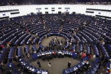 Eurokomisia odobrila zmeny v slovenskej schéme, ktorá má čiastočne kompenzovať energeticky náročným spoločnostiam poplatky za elektrinu. FOTO TASR/AP