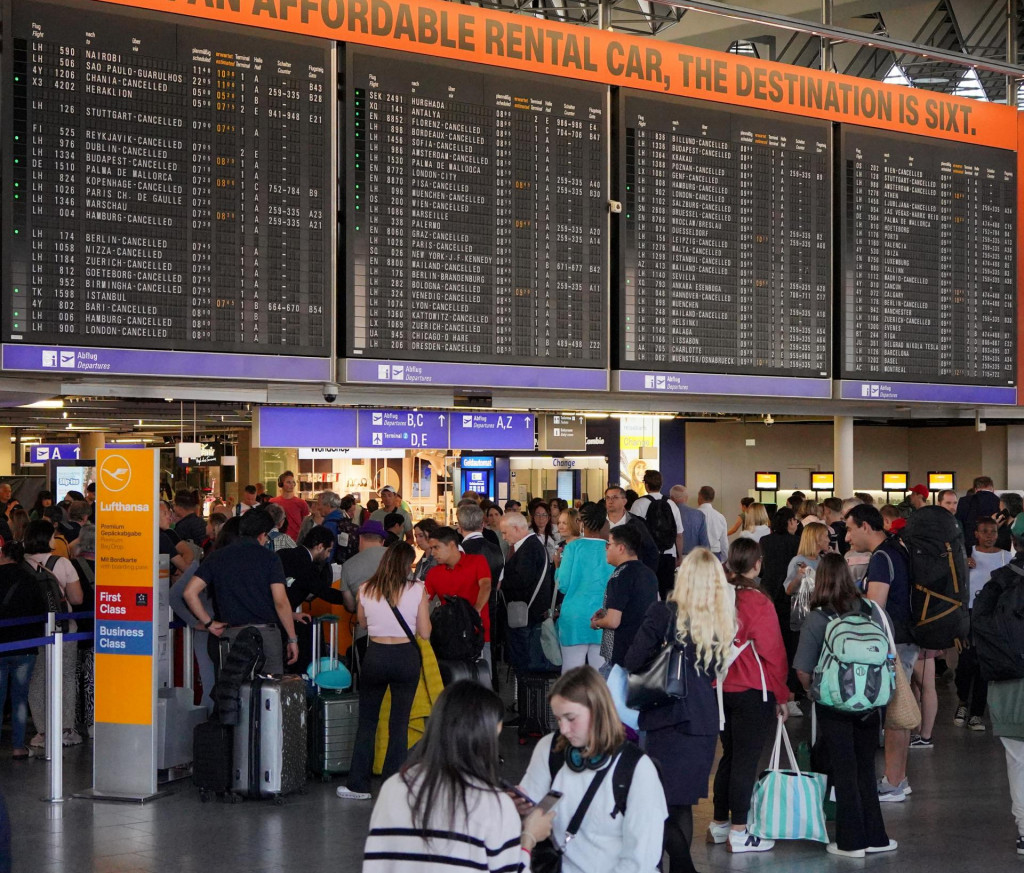 Zrušené lety počas demonštrácie aktivistov. FOTO: Reuters