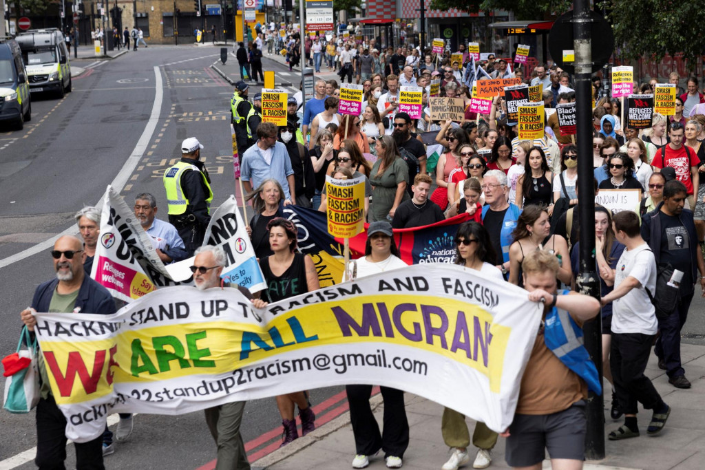 Protest proti rasizmu neďaleko mešity Finsbury Park v Londýne. FOTO: Reuters