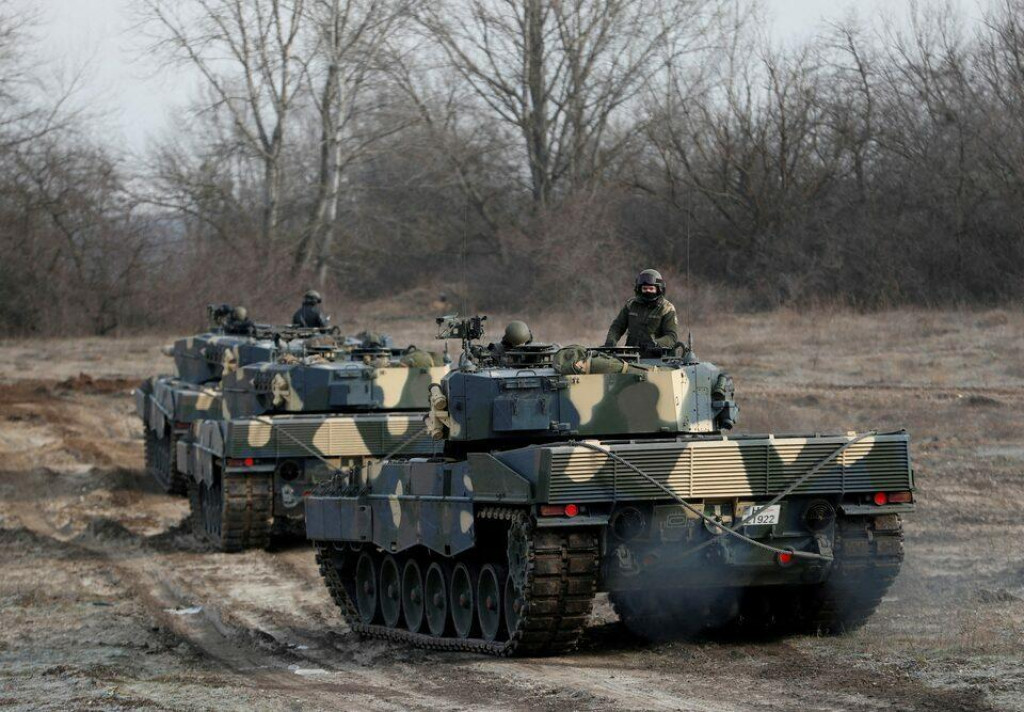 Tanky Leopard 2A4 z Nemecka. FOTO: Reuters