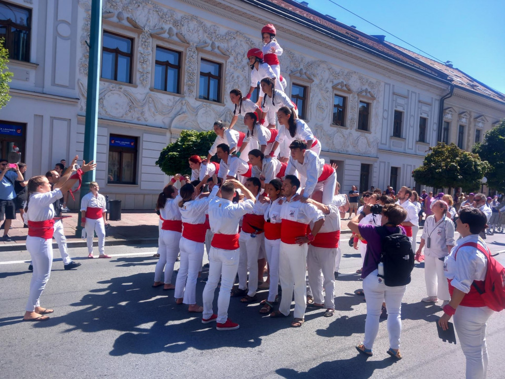 Jednou z hlavných atrakcií festivalu Aplec v Prešove boli ľudské veže, ktoré sú zapísané na zozname svetového kultúrneho dedičstva UNESCO. FOTO: HN/Pavel Novotný