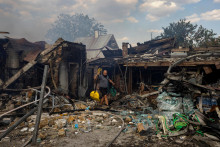 Zničené domy v Pokrovsku. FOTO: Reuters