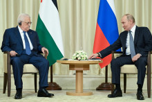 Ruský prezident Vladimir Putin sa mimo Moskvy zúčastňuje stretnutia s palestínskym prezidentom Mahmúdom Abbásom. FOTO: Reuters