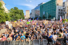 Protest na Námestí SNP proti čistkám ministerky kultúry Martiny Šimkovičovej, ktorý organizujú strany PS a SaS. FOTO: HN/Tomáš Susko