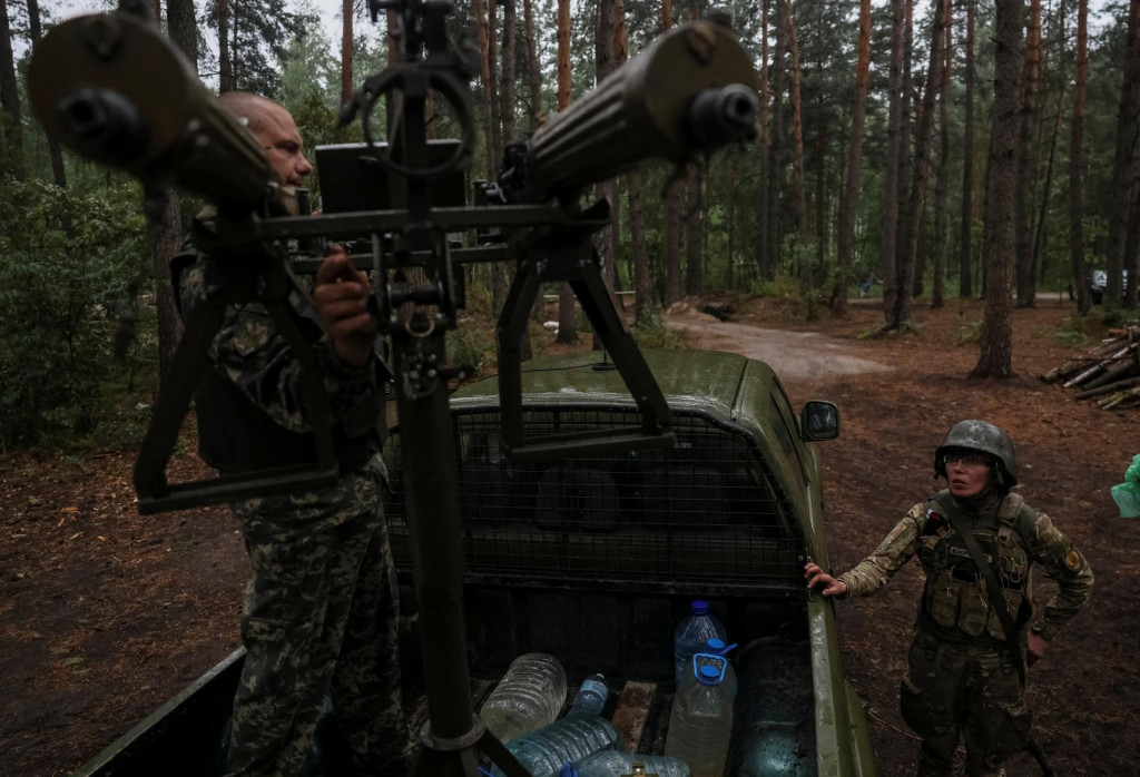 Kyjev sa už viac ako dva roky bráni proti agresii Moskvy a je do veľkej miery závislý od podpory Západu v oblasti vojenského vybavenia. FOTO: REUTERS