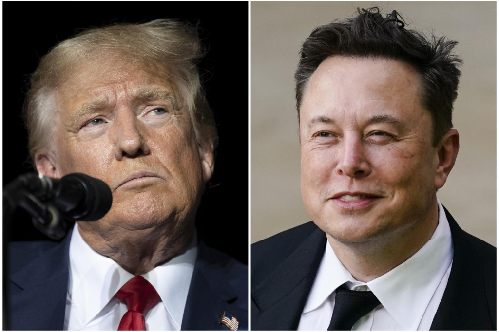 Bývalý americký prezident Donald Trump (vľavo) a miliardár a podnikateľ Elon Musk. FOTO: TASR/AP