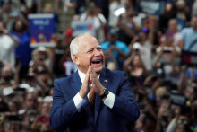 Tim Walz strávil v Číne dokonca aj medové týždne. FOTO: Reuters