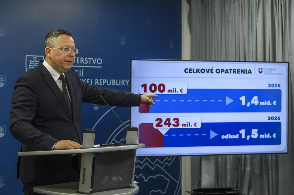 Minister financií Kamenický viackrát informoval o potrebe konsolidácie verejných financií vo výške 1,4 miliardy eur.
FOTO: TASR/J. Novák