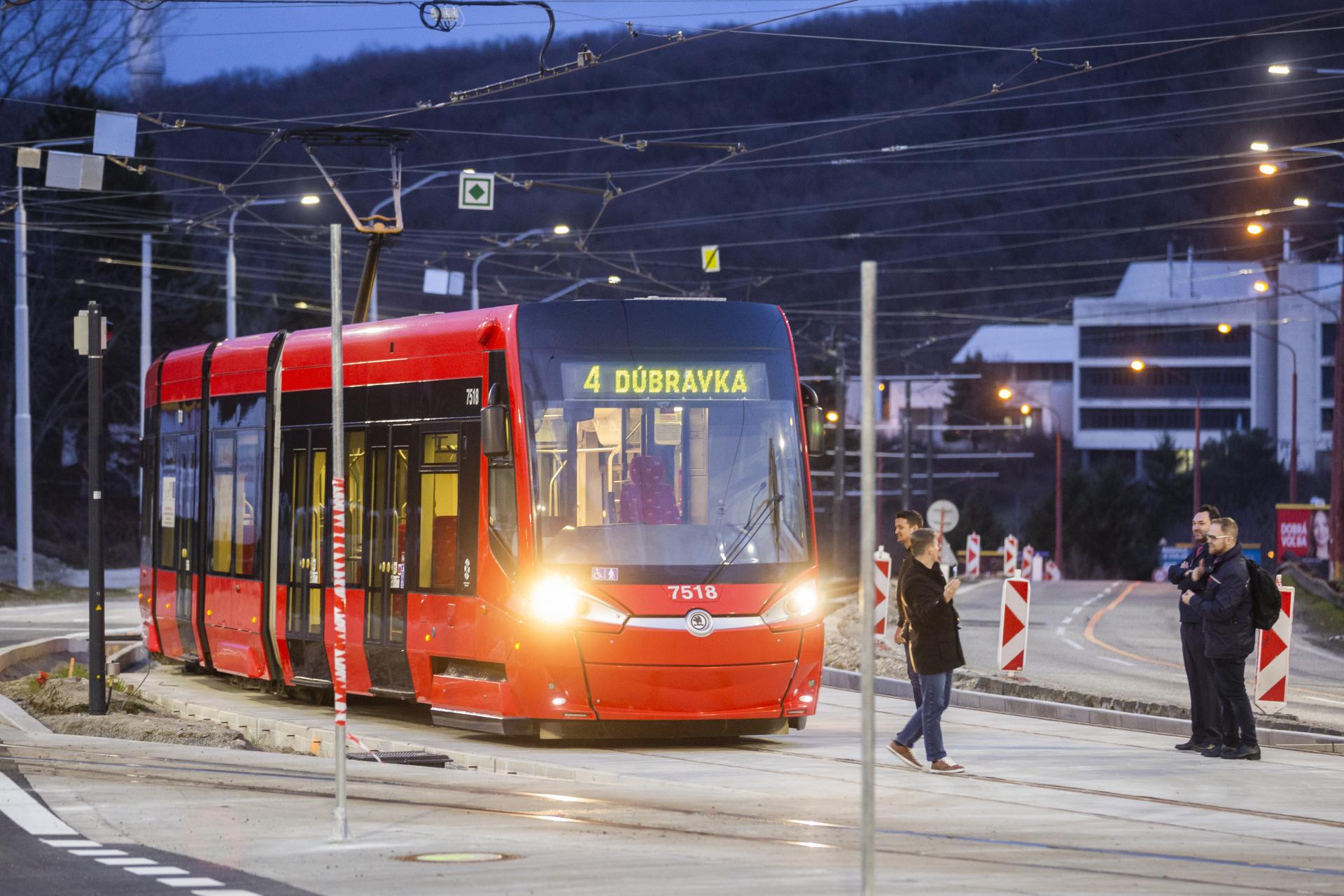 Samosprávy sa dohadujú, ako si rozdelia desiatky miliónov eur na školy. Sťažujú sa na problémovú požiadavku