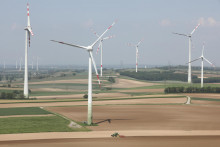 Veterný park Bruck an der Leitha Rakúsko - veterná elektráreň FOTO: Peter Mayer