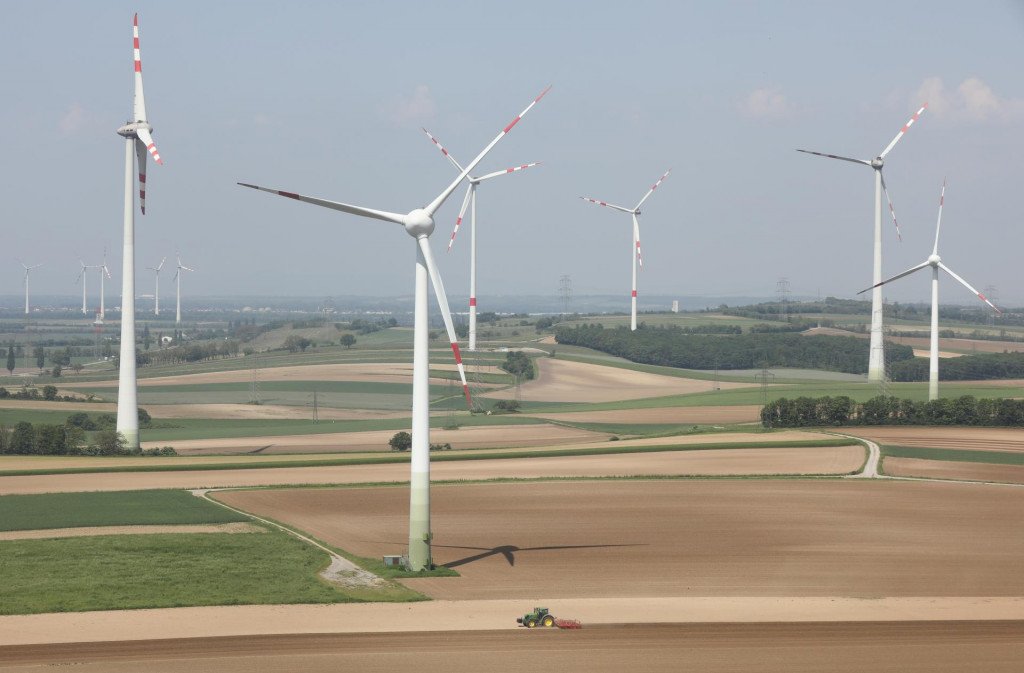 Veterný park Bruck an der Leitha Rakúsko - veterná elektráreň FOTO: Peter Mayer