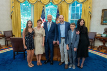 Vladimir strávil dva a pol roka nespravodlivo uväznený v Rusku za to, že hovoril proti ruskej vojne na Ukrajine, uviedol Joe Biden na sieti X. FOTO: X/President Biden