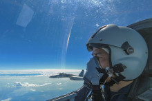 Čínski piloti počas manévrov nad Taiwanským prielivom. FOTO: Tasr/ap