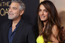 Režisér George Clooney a jeho manželka právnička Amal Clooney. FOTO: Reuters