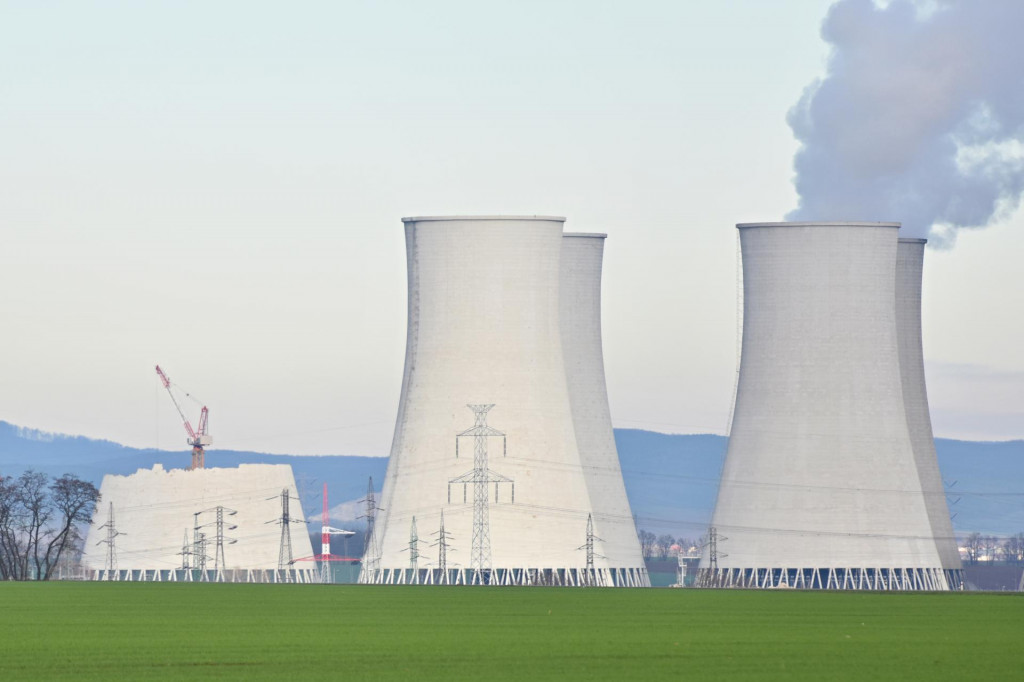 Príčina vzniku požiaru sa aktuálne zisťuje. FOTO: Reuters