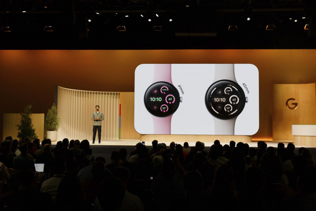 Sandeep Waraich predstavuje nové inteligentné hodinky Google Pixel Watch 3. FOTO TASR/AP