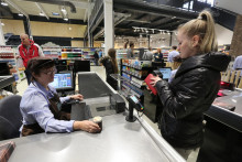 Nevydaním dokladu si krátia podnikatelia tržby, a tým si znižujú svoju daňovú povinnosť, tvrdí hovorca finančnej správy Daniel Súkup. FOTO: Peter Mayer