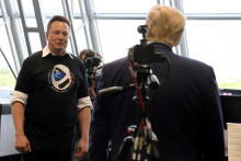 Bývalý americký prezident Donald Trump a miliardár Elon Musk sa stali politickými spojencami. FOTO: REUTERS/Jonathan Ernst