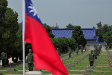 Čína považuje Taiwan za jednu zo svojich provincií a hrozí mu vojenským zásahom, ak vyhlási nezávislosť. FOTO: REUTERS