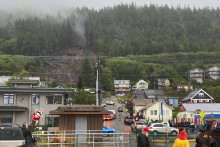 Škody po zosuve pôdy v meste Ketchikan na Aljaške. FOTO: TASR/AP
