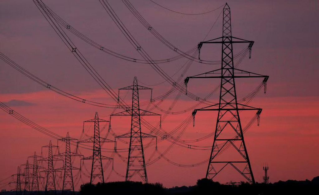 Začiatkom júla sa elektrická energia obchodovala za 97,24 eura za megawatthodinu. FOTO: Reuters