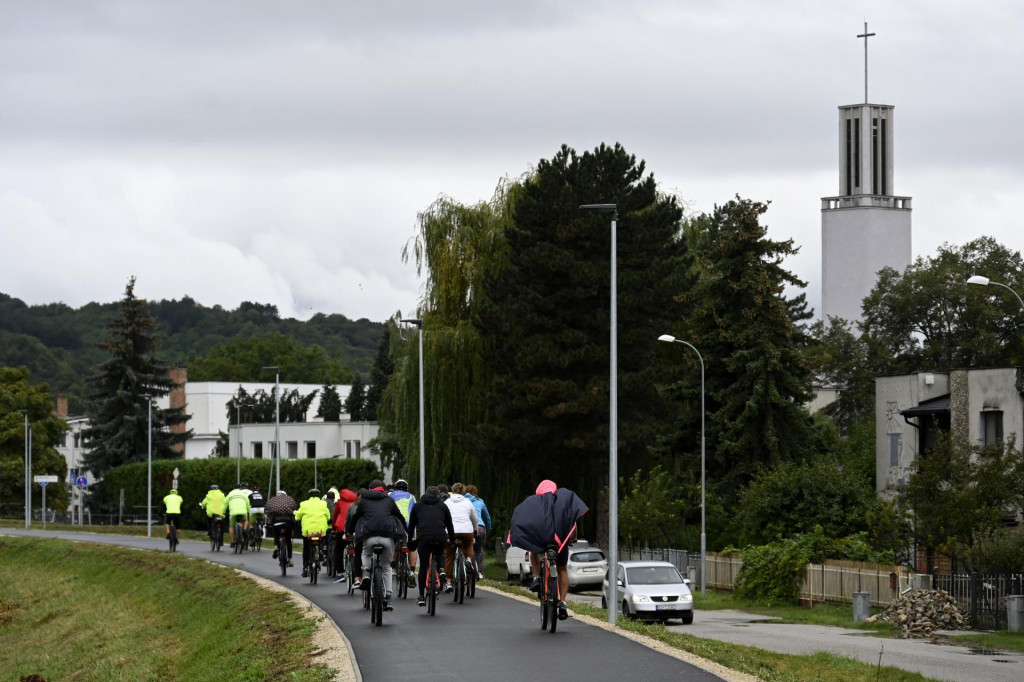 Okrem takzvanej líniovej cyklistickej infraštruktúry je výzva určená aj na doplnkovú cyklistickú infraštruktúru. FOTO: TASR/Radovan Stoklasa