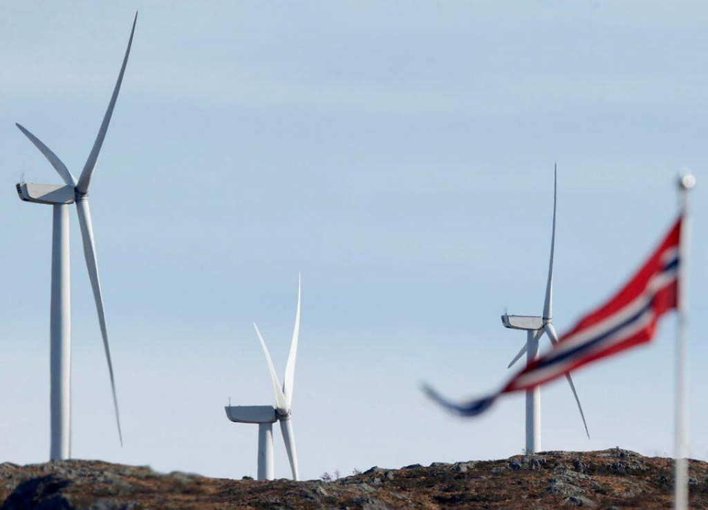 Investícia smeruje do veterných elektrární na mori a na pevnine. FOTO: Reuters