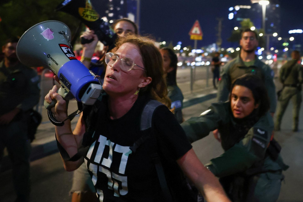 S riešením situácie v Gaze izraelskou vládou majú problém nielen politici, ale aj Izraelčania. FOTO: Reuters