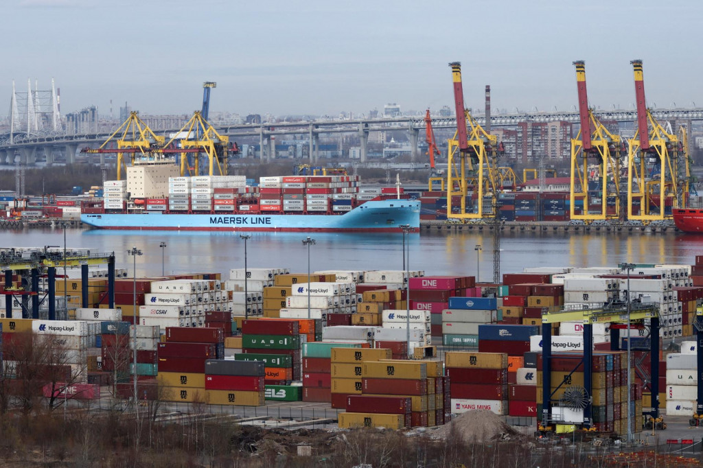 ”Dovoz tento rok klesne, a to pre problémy spojené s platbami a logistikou v dôsledku sankcií,” tvrdí ruská centrálna banka. FOTO: REUTERS