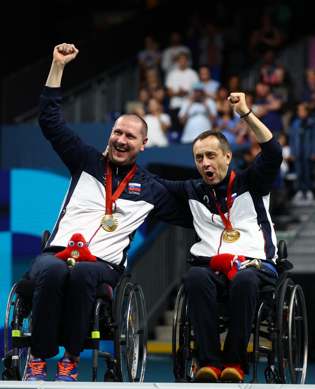 Zlatí medailisti Peter Lovaš a Ján Riapoš zo Slovenska.FOTO: Reuters