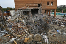 Hotel na Ukrajine zničený ruským útokom. FOTO: Reuters