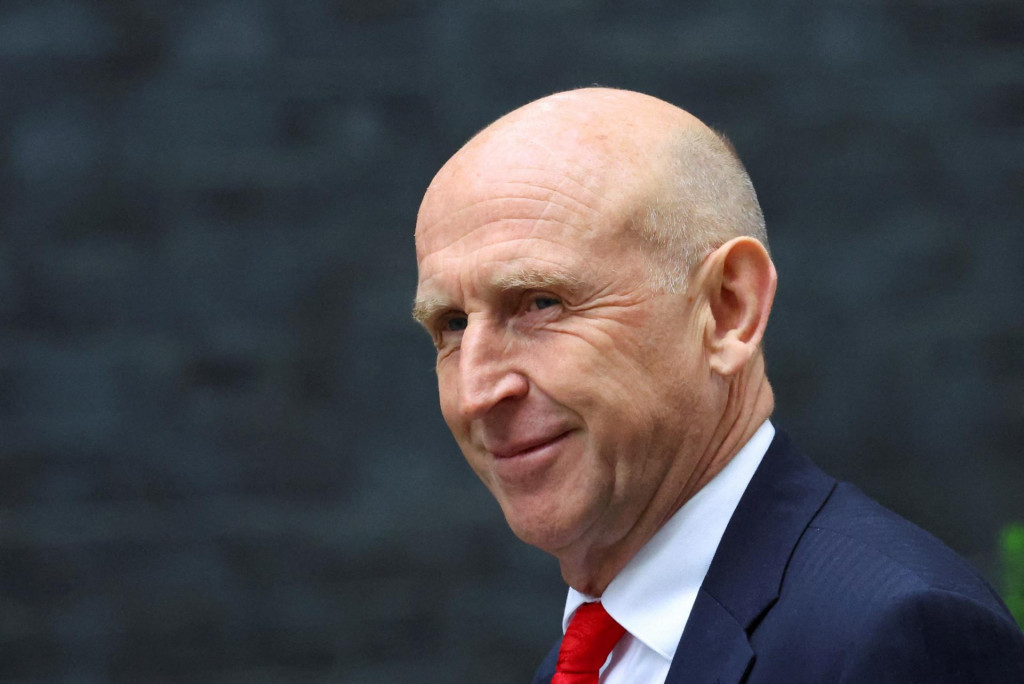 Britský minister obrany John Healey. FOTO: Reuters