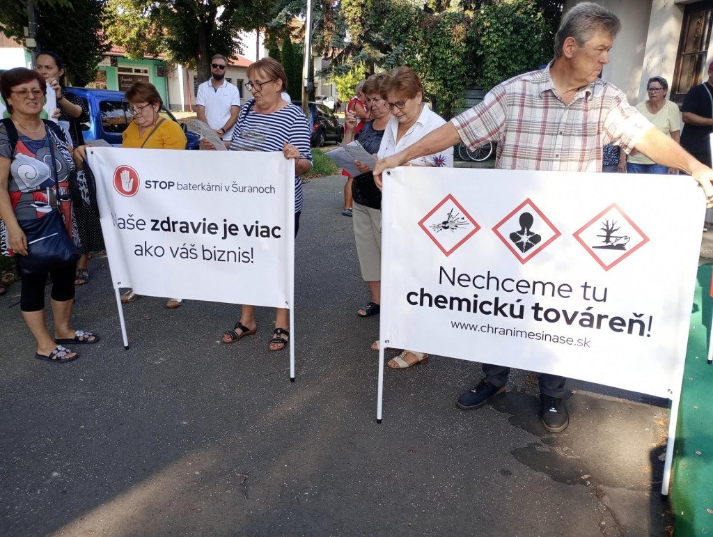 Protest proti výstavbe baterkárne v Šuranoch. FOTO: FB/Erik Blasko