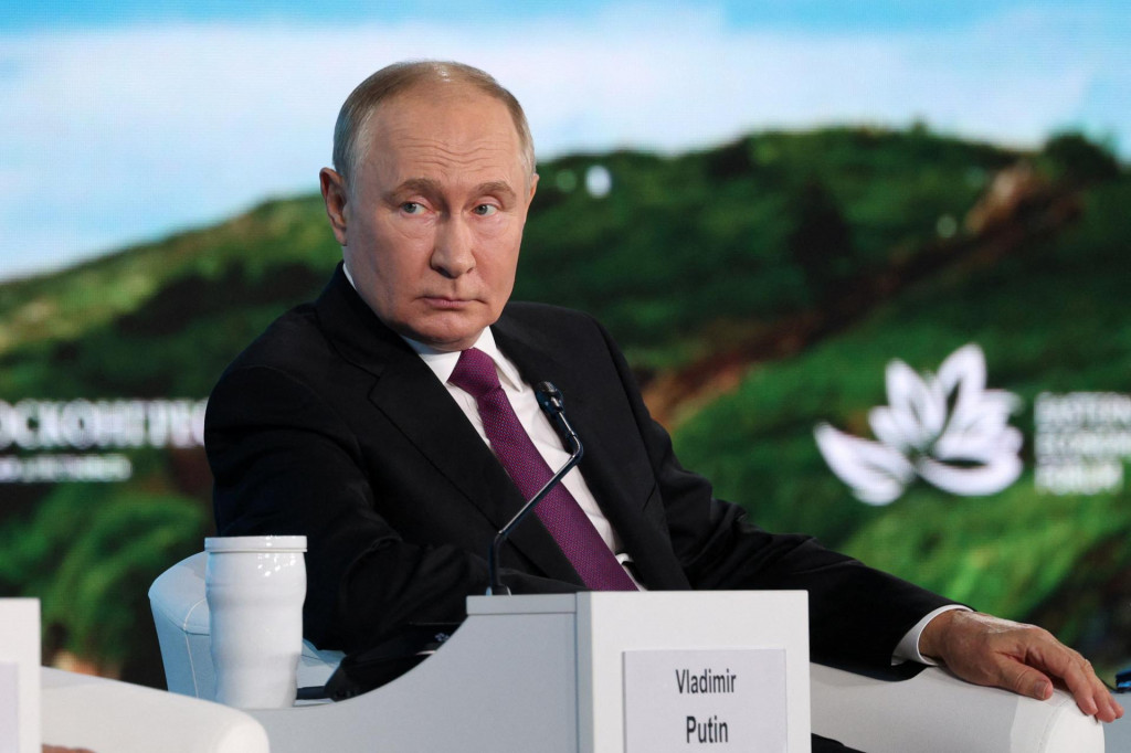 Ruský prezident Vladimir Putin na plenárnom zasadnutí Východného ekonomického fóra vo Vladivostoku. FOTO: Reuters