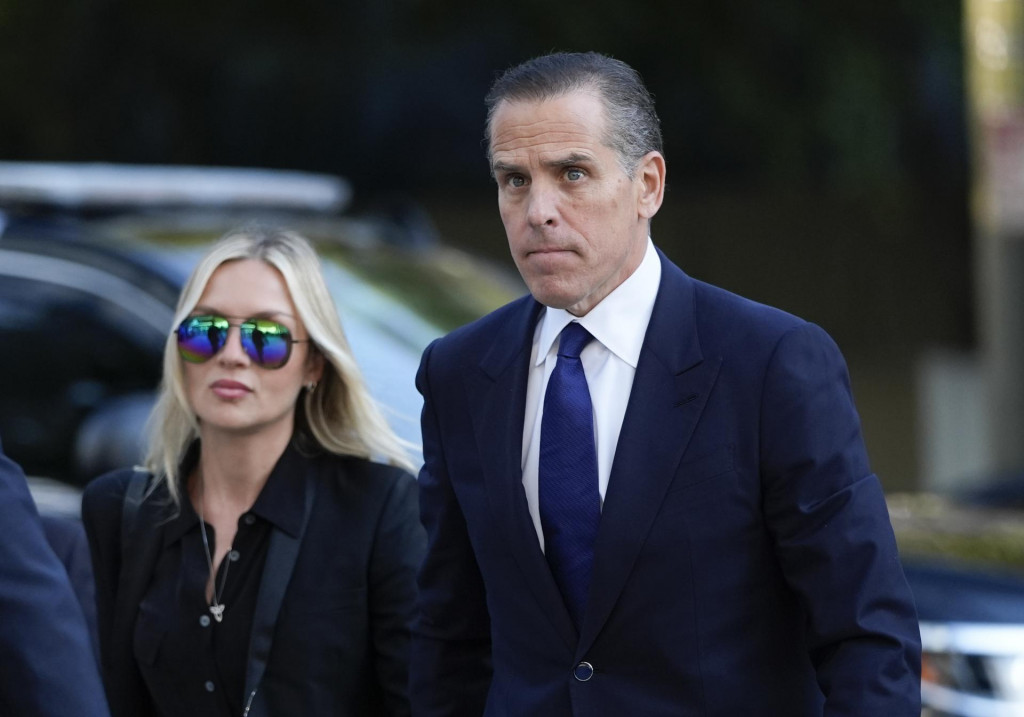 Hunter Biden, syn prezidenta USA Joea Bidena a jeho manželka Melissa Cohenová Bidenová. FOTO: TASR/AP