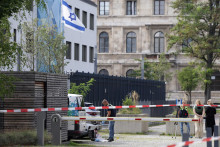 Polícia pracuje v oblasti pri izraelskom konzuláte po útoku v centre Mníchova. FOTO: Reuters