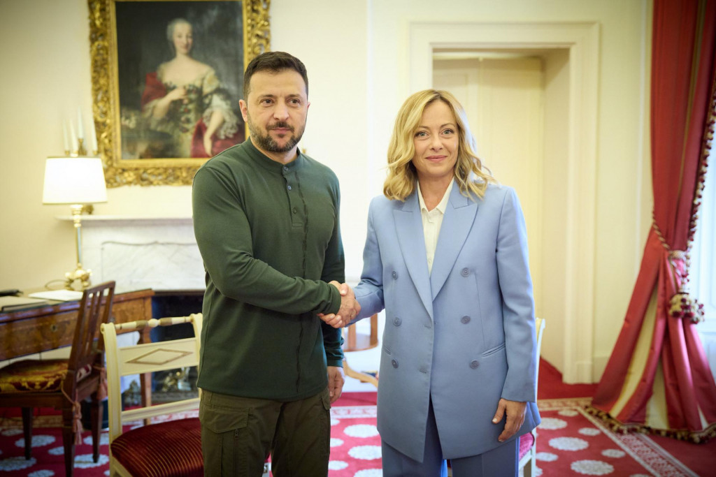 Volodymyr Zelenskyj sa stretol s talianskou premiérkou Giorgiou Meloniovou na fóre v Cernobbiu. FOTO: X/Volodymyr Zelenskyy