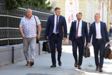 Na snímke bývalý špeciálny prokurátor Dušan Kováčik prichádza na Špecializovaný trestný súd (ŠTS) v Banskej Bystrici v utorok 3. septembra 2024. 

FOTO: TASR/J. Krošlák