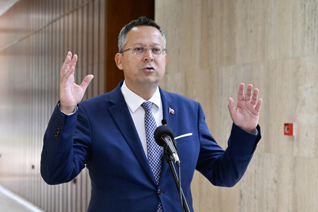 Čas sa kráti – upozorňuje minister financií Kamencký. FOTO: TASR/P. Neubauer