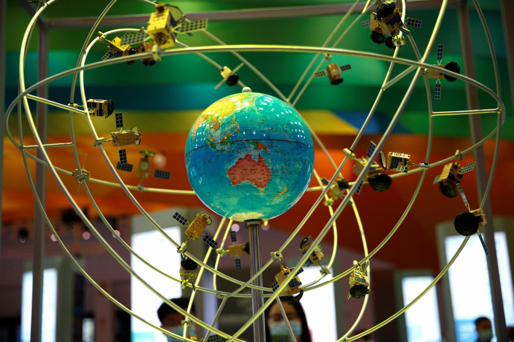 Model čínskeho navigačného systému BeiDou. Peking ho ponúka partnerom, ktorí sa podieľajú na projekte Novej hodvábnej cesty. FOTO: Reuters