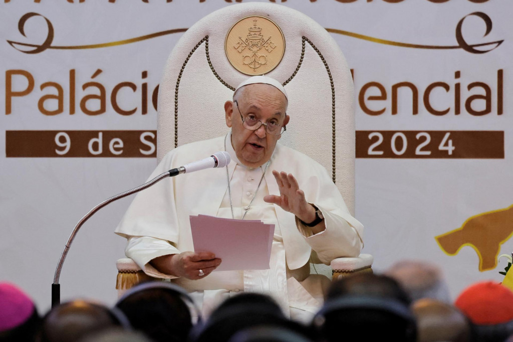 Pápež doteraz najdlhšiu cestu svojho pontifikátu zavŕši v Singapure, kde bude celebrovať omšu na Národnom štadióne. FOTO: REUTERS