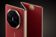 Huawei predstavil trojitý skladací smartfón. A nie je to žiadny prototyp na výstavy, hneď si ho možno predobjednať. Cena je samozrejme závratná, ale tá základná zase nie je úplne nezmyselne vysoká. A parametre telefónu sú ohromujúce. FOTO: Huawei