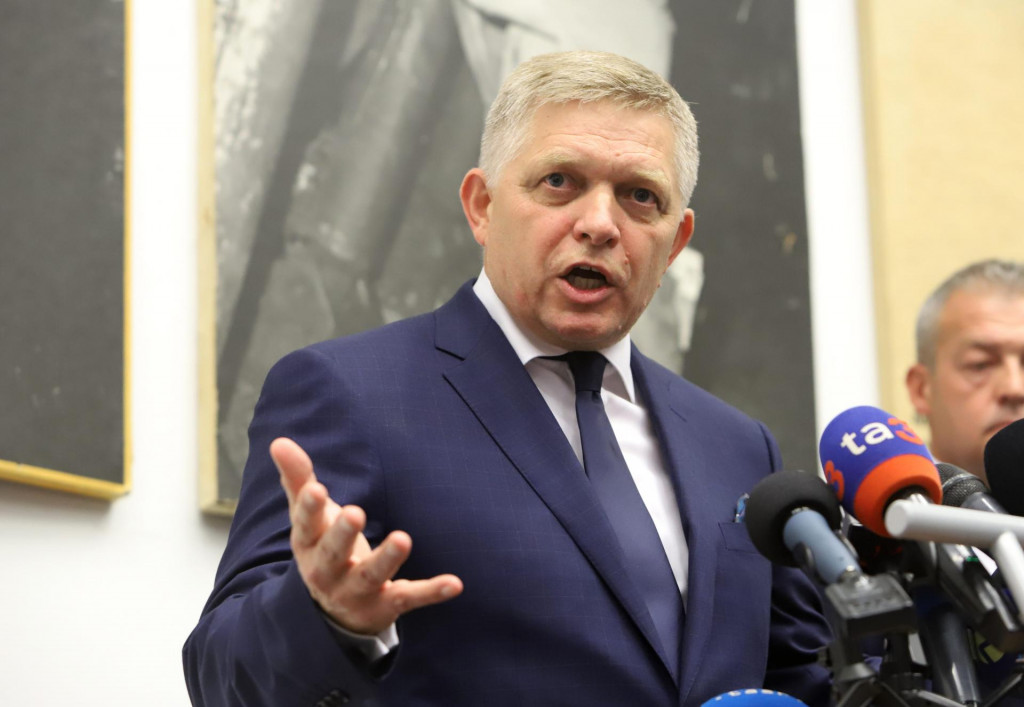Predseda vl&aacute;dy SR Robert Fico (Smer-SD) absolvoval region&aacute;lny v&yacute;jazd v Handlovej. FOTO: TASR