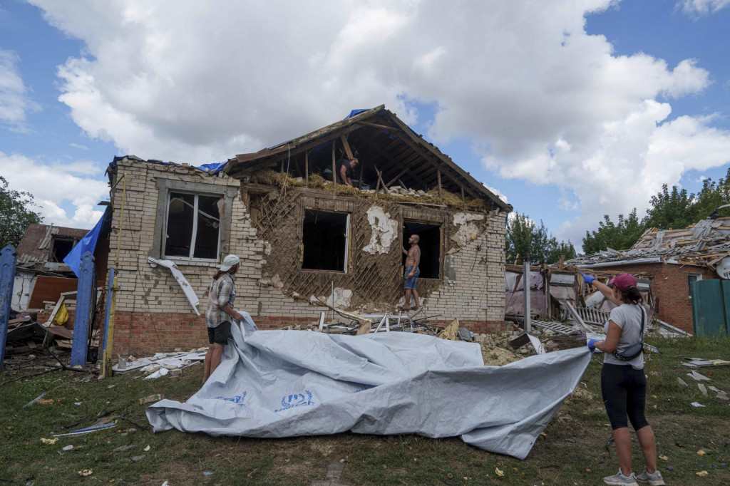 Konotop, ktorý mal pred vojnou viac ako 83-tisíc obyvateľov, je druhým najväčším mestom v Sumskej oblasti, ktorá susedí s ruskou Kurskou oblasťou. FOTO: TASR/AP